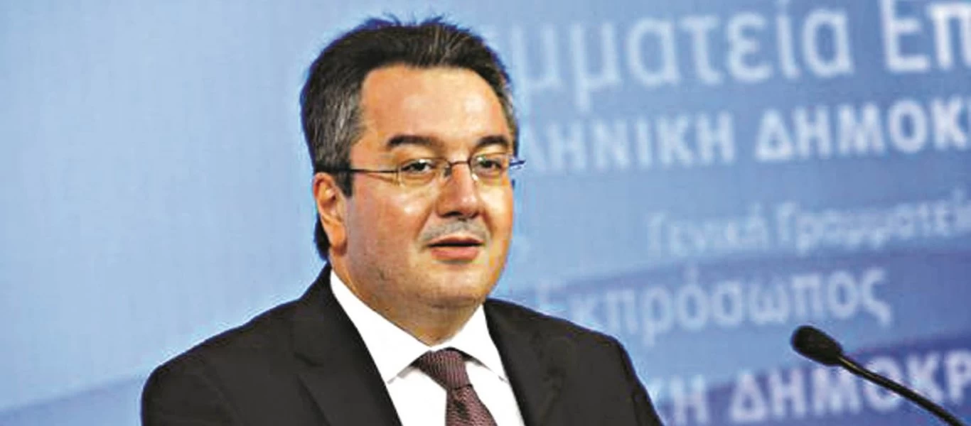 Ηλίας Μόσιαλος διαψεύδει Βλάντιμιρ Πούτιν για το εμβόλιο του κορωνοϊού